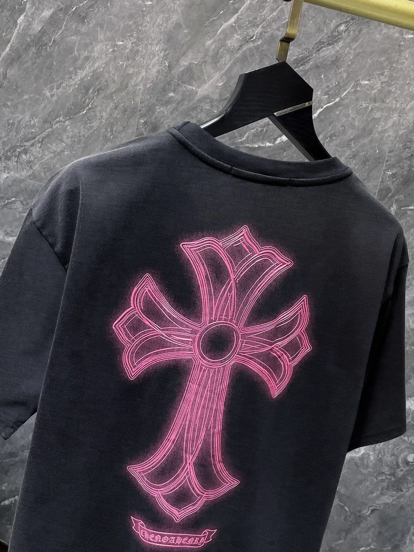 P166 New Chrome Hearts 25ss washable model for summer! ! High-weight, environmentally friendly and high-quality top-quality fabric 280g Crow Sanskrit cross foamed short-sleeves. Counter synchronization. 1:1 replica version. Recommended color: black. Size: S, M, L, XL.